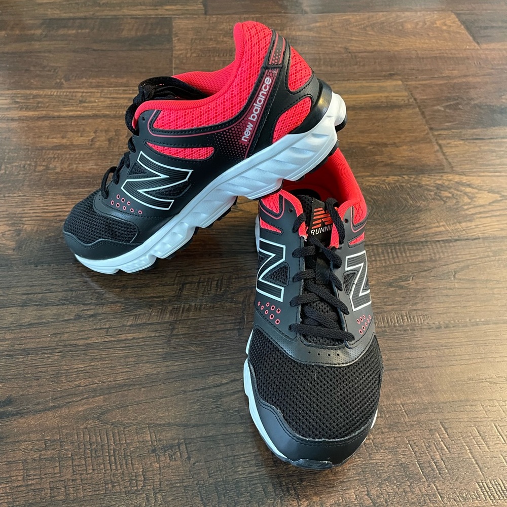 Never worn- New Balance 675V2 sneakers